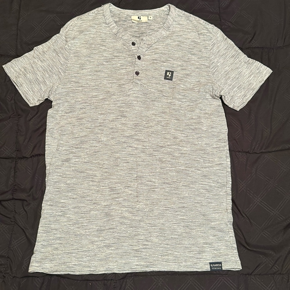 Men’s Garcia Half Button-Up Tee - Grey/White with Black Buttons - US Medium